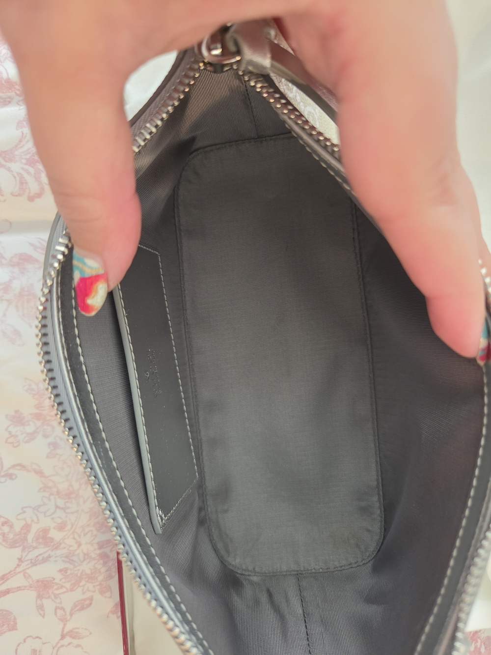 Gucci Small GG Emblem Shoulder Bag And Cardholder - Picture 7 of 14